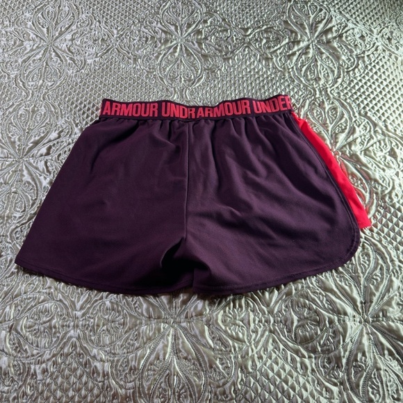 Under Armour Black and Red Athletic Shorts Relaxed Fit - Picture 6 of 6